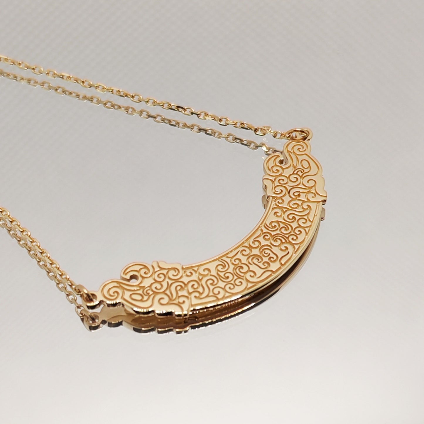 Zhou Crescent-10K Gold Necklace